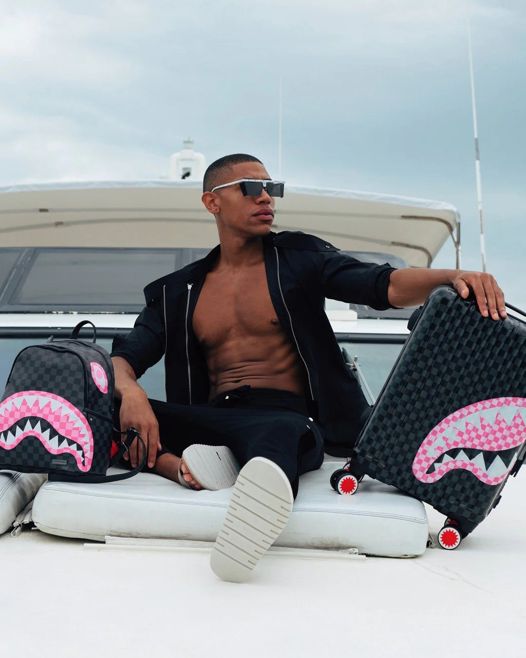 SHARKS IN CANDY CARRY-ON LUGGAGE - Image 15