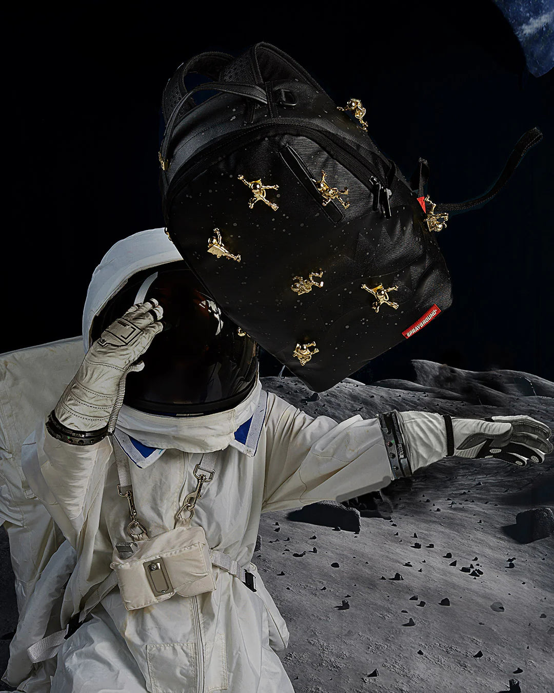THE LOST IN SPACE BACKPACK (10 3D GOLD METAL ASTRONAUTS) - Image 7