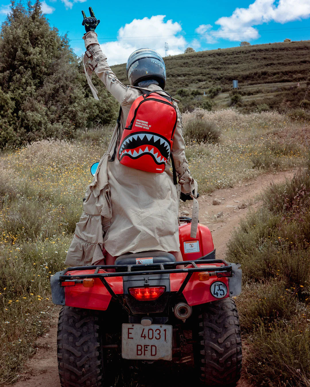 SHARK CENTRAL (RED) (DLXV) - Image 13