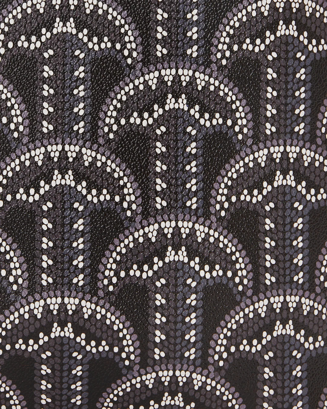 ILLUCHAINS TOTE - Image 10